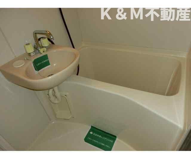 バス・シャワールーム　落ち着いた空間のお風呂です