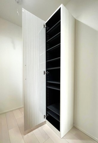 玄関　モデルルームの為、現状を優先致します。