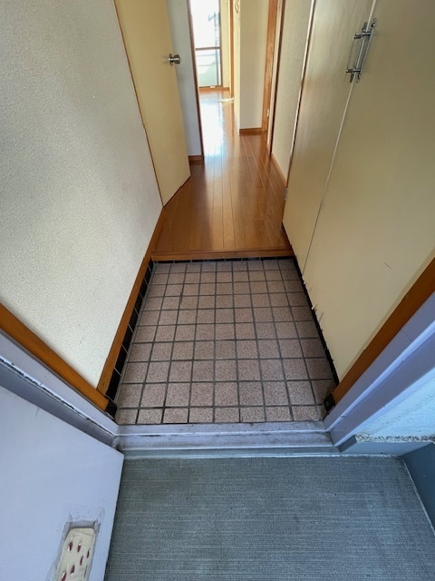 玄関　画像はクリーニング前になります。