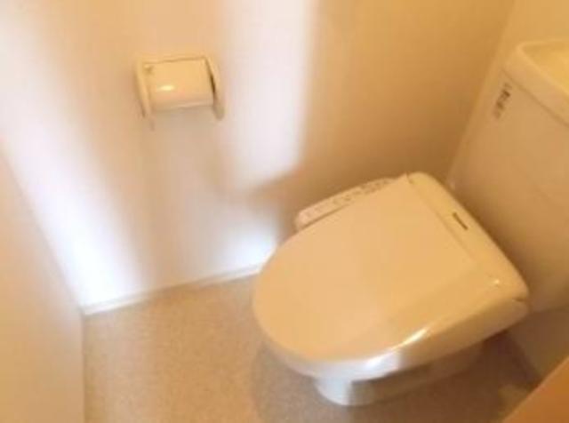 トイレ　温水洗浄便座。