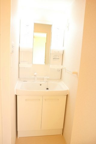 洗面設備　ゆったりとスペースのある洗面所