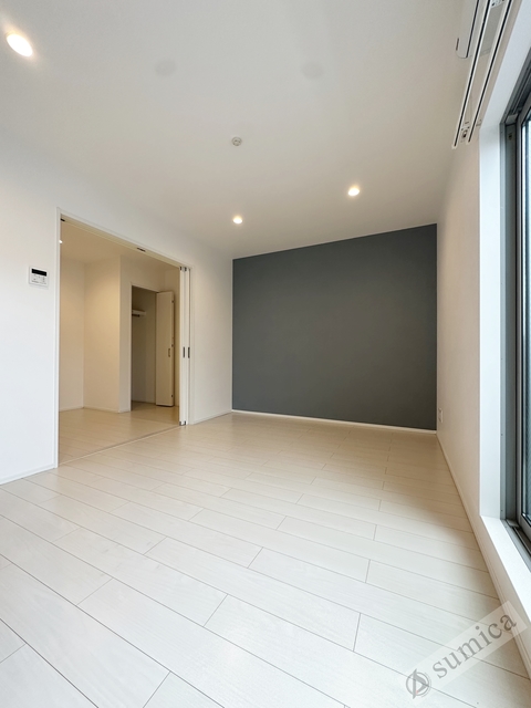 居室・リビング　アクセントクロスがオシャレを演出♪