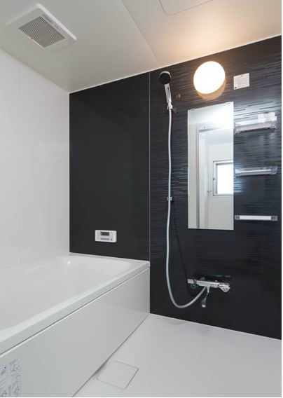 バス・シャワールーム　浴室もシックな感じでおしゃれですね