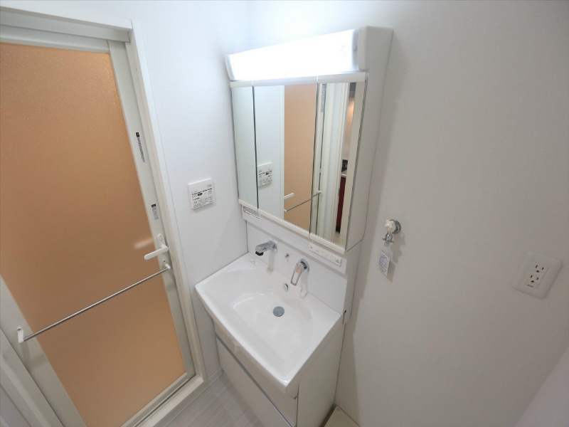 洗面設備　脱衣所　独立洗面台（シャンプードレッサー）洗濯機用意できます