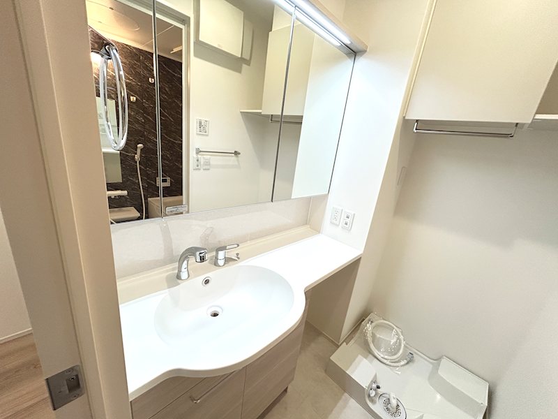 洗面設備　同じメーカーの参考画像です。