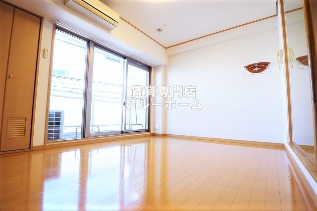 その他　洋室8帖！