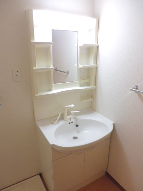 洗面設備　朝の支度もらくらく洗髪洗面化粧台