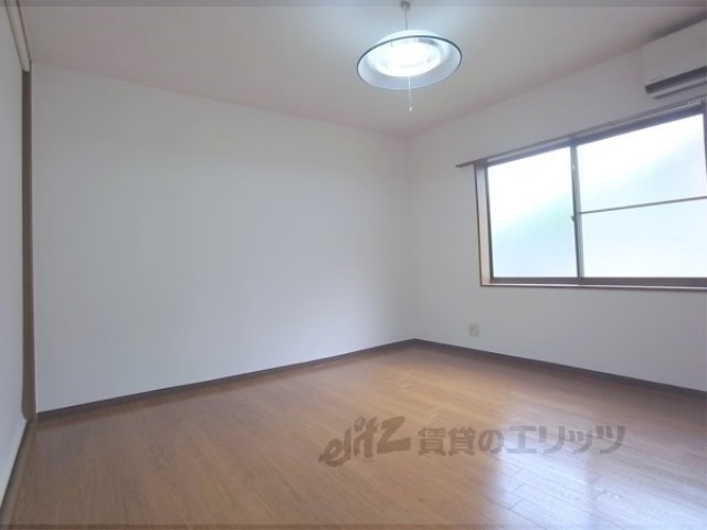 居室・リビング　広々とした居室です。