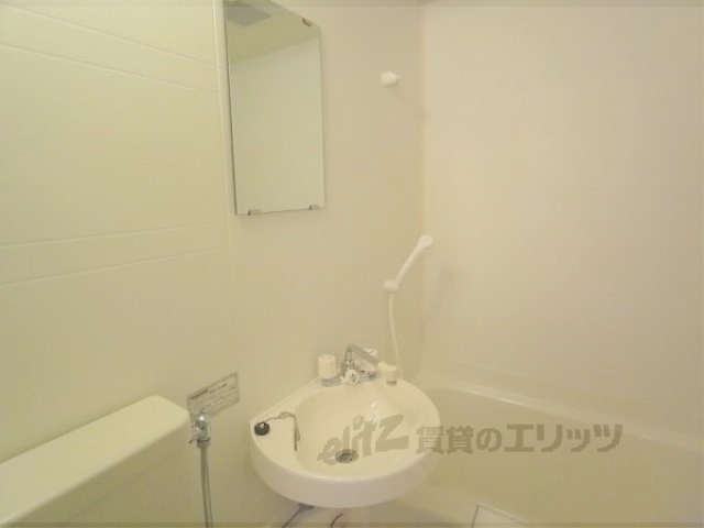 洗面設備　ユニットバスの洗面台です。