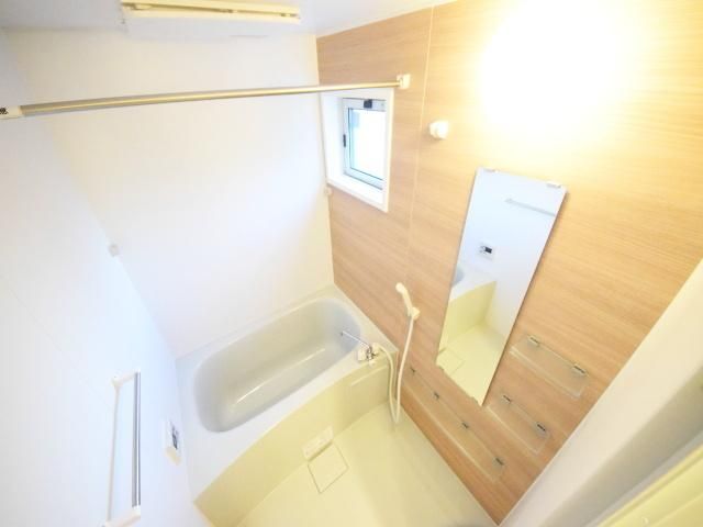 バス・シャワールーム　★★小窓のある風通しの良いバスルーム★★