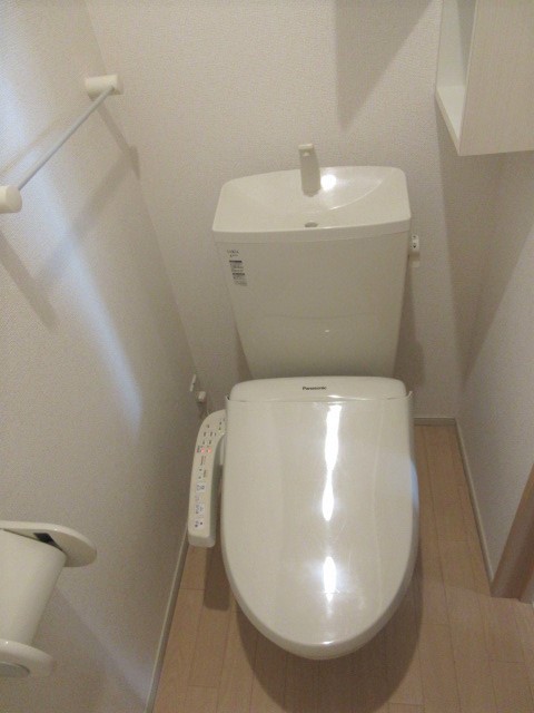 トイレ　写真は別の部屋のものです。