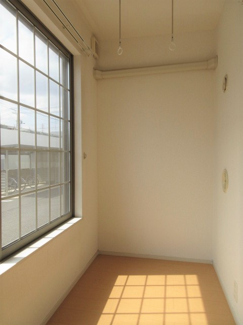 バルコニー　写真は別の部屋のものです。