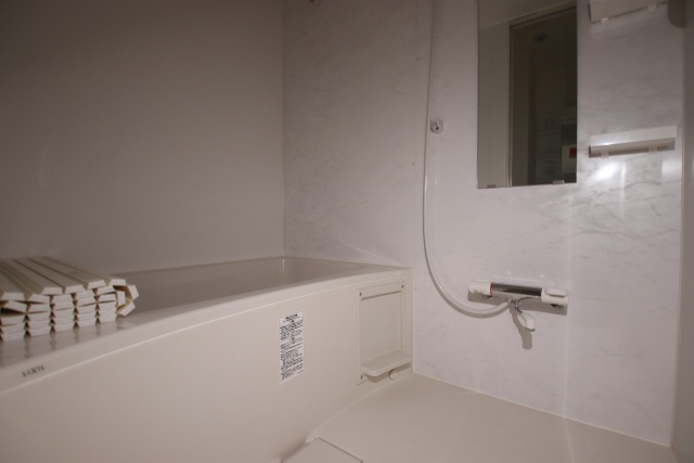 バス・シャワールーム　※別階の写真です。