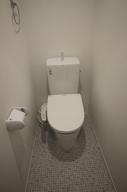 トイレ　温水洗浄便座