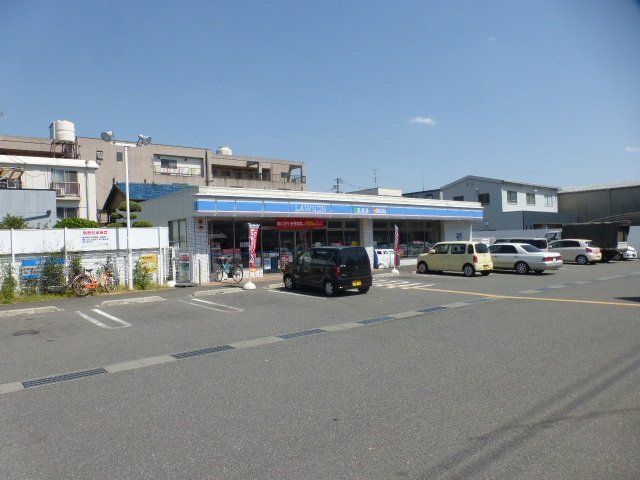 コンビニ　ローソン八尾美園町4丁目店（コンビニ）まで295m