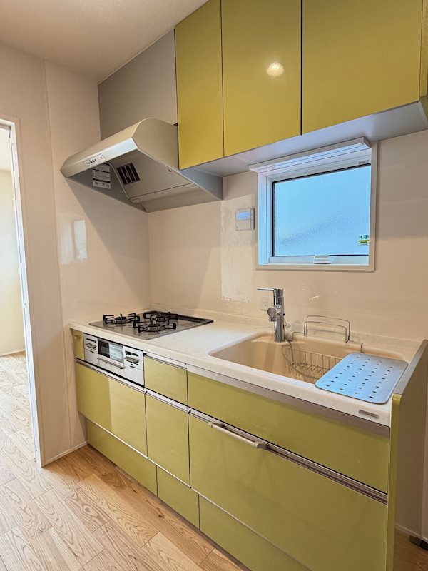 キッチン　★キッチンには窓もあり明るいです★