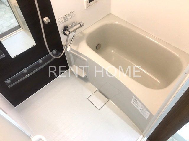 バス・シャワールーム　広めの浴室です。（追い焚き・浴室乾燥機付）