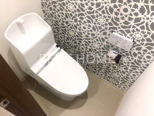 トイレ　温水洗浄便座付のトイレです。