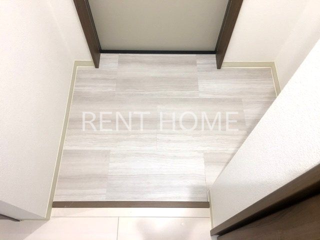 玄関　玄関にシューズボックスがあります。