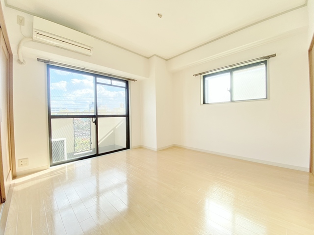 その他設備　二面採光の明るいお部屋・エアコン
