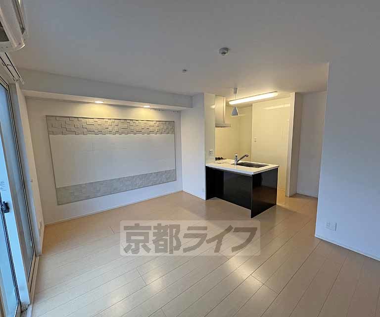 居室・リビング　白を基調としたオシャレな室内