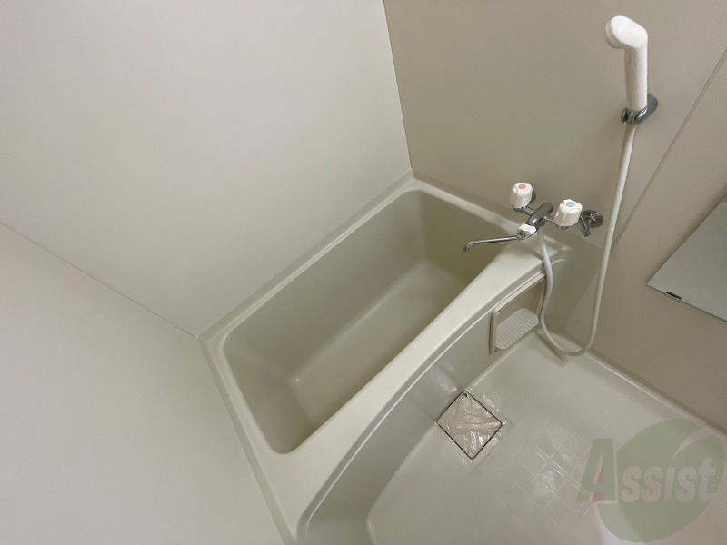 バス・シャワールーム　お風呂になります。一日の疲れを癒してくださいね。