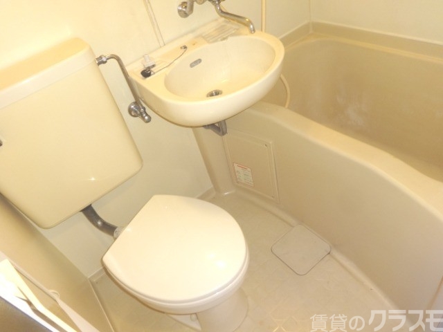 トイレ　家賃に免じて我慢です。