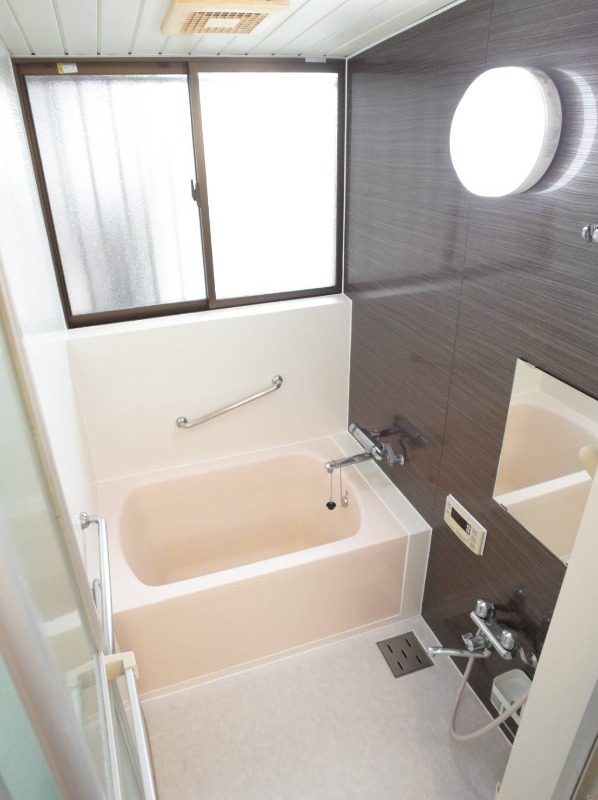 バス・シャワールーム　追い焚き機能付きバスルーム