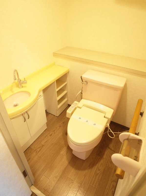 トイレ　温水洗浄便座