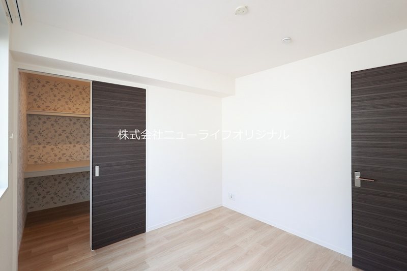 その他部屋・スペース　たくさん収納できるウォークインクローゼットのある寝室！