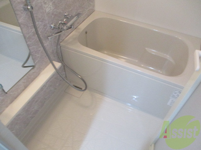 バス・シャワールーム　清潔なお風呂ですね。