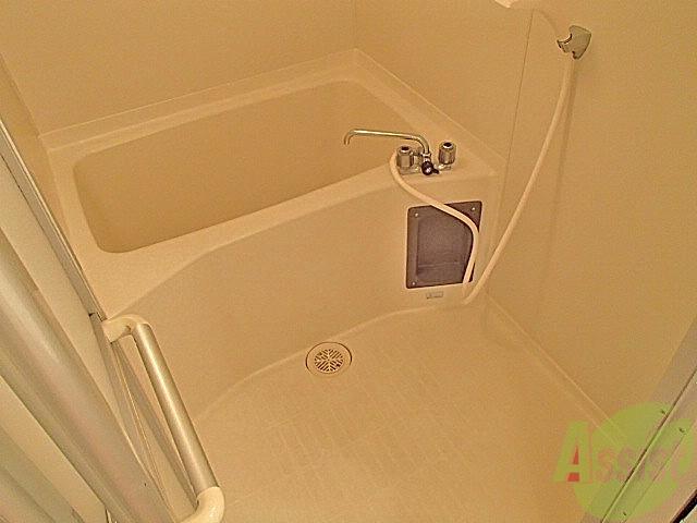 バス・シャワールーム　清潔感のあるお風呂です。一日の疲れを癒して下さいね