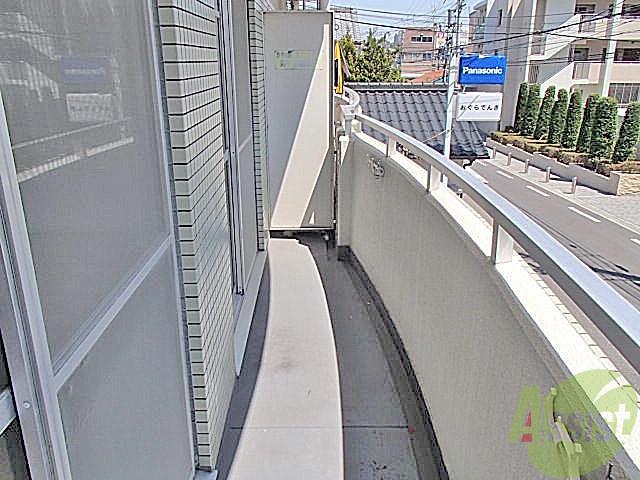 バルコニー　南向きのバルコニー。日当たりも良くお洗濯もよく乾きますよ