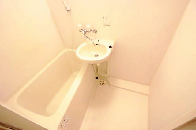 バス・シャワールーム　※別部屋参考写真