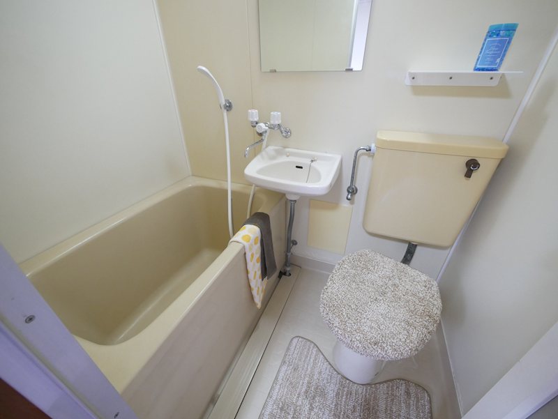 バス・シャワールーム　シャワー