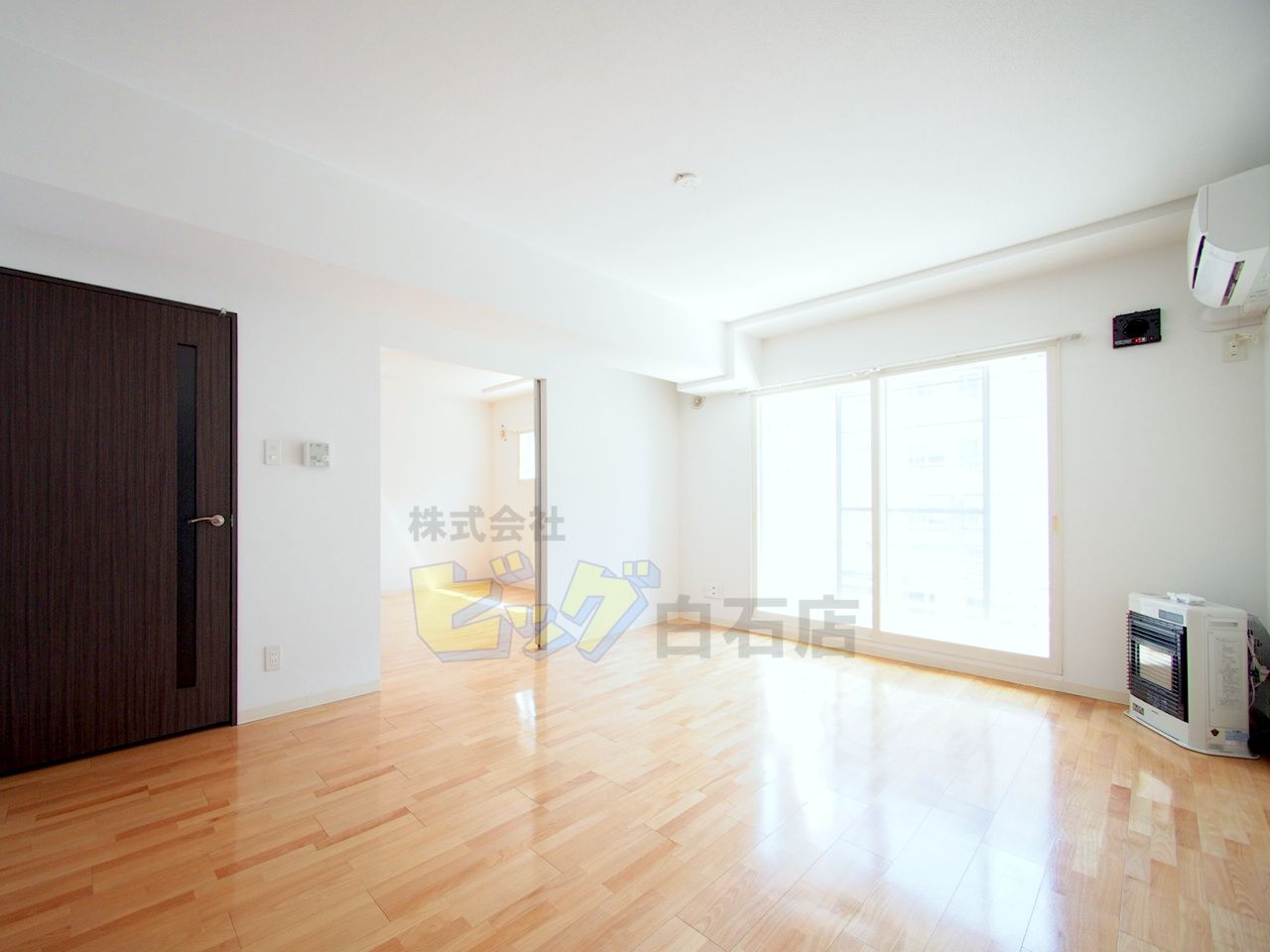 居室・リビング　陽当り良好で明るいリビングです♪