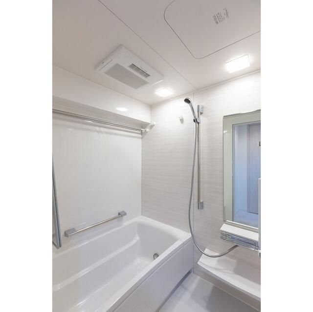 バス・シャワールーム　コンパクトで使いやすいお風呂です