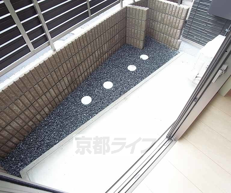 バルコニー　１階はお庭です。