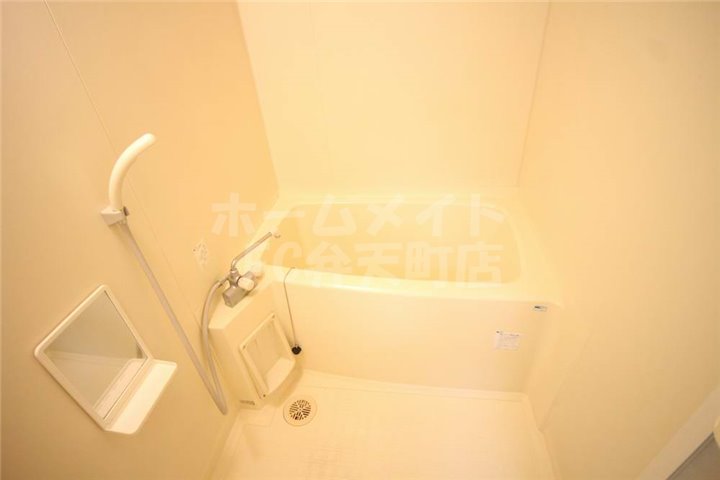 バス・シャワールーム　落ち着いた空間のお風呂です