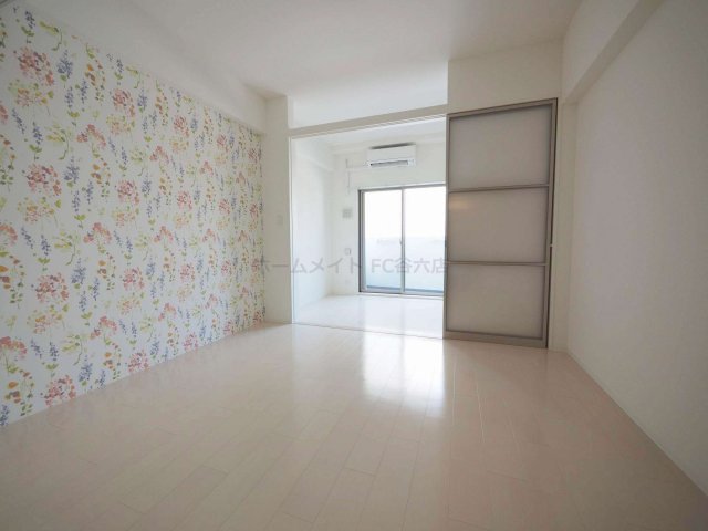 居室・リビング　セレニテ南森町