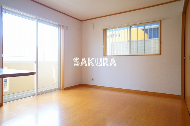 居室・リビング　使いやすい形の為、レイアウトを楽しめます♪