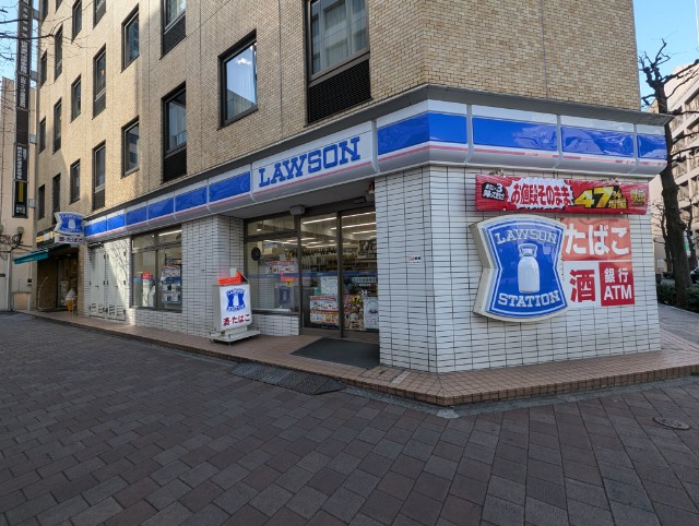 コンビニ　ローソン横浜住吉町二丁目店（コンビニ）まで185m