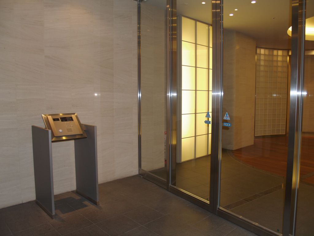 エントランス　2006年竣工　ザ・タワーズ台場：エントランス