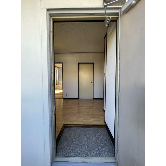 玄関　現況優先。同タイプ別室写真。