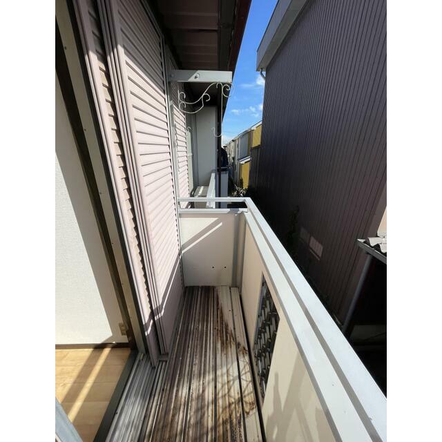 居室・リビング　現況優先。同タイプ別室写真。