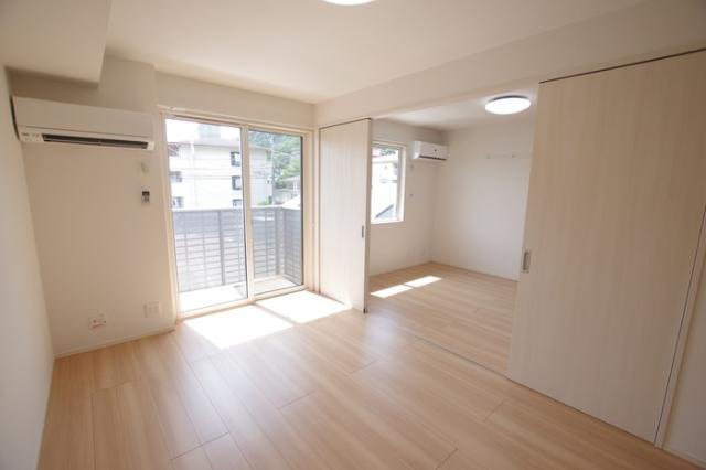 居室・リビング　※同タイプ部屋の写真です。