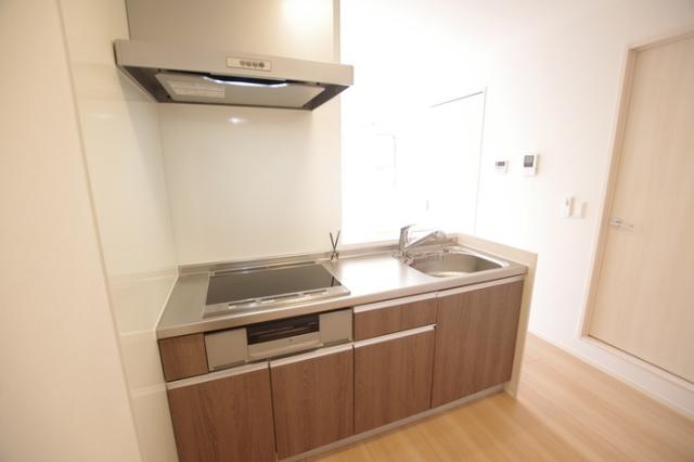 キッチン　※同タイプ部屋の写真です。