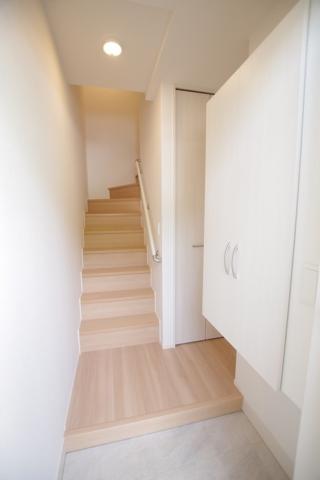 玄関　※同タイプ部屋の写真です。