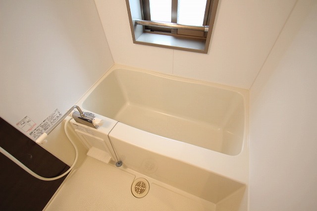 バス・シャワールーム　同物件別号室のものです。