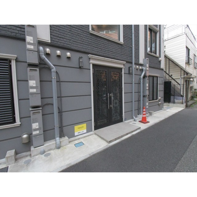 エントランス　落ち着いたエントランスです